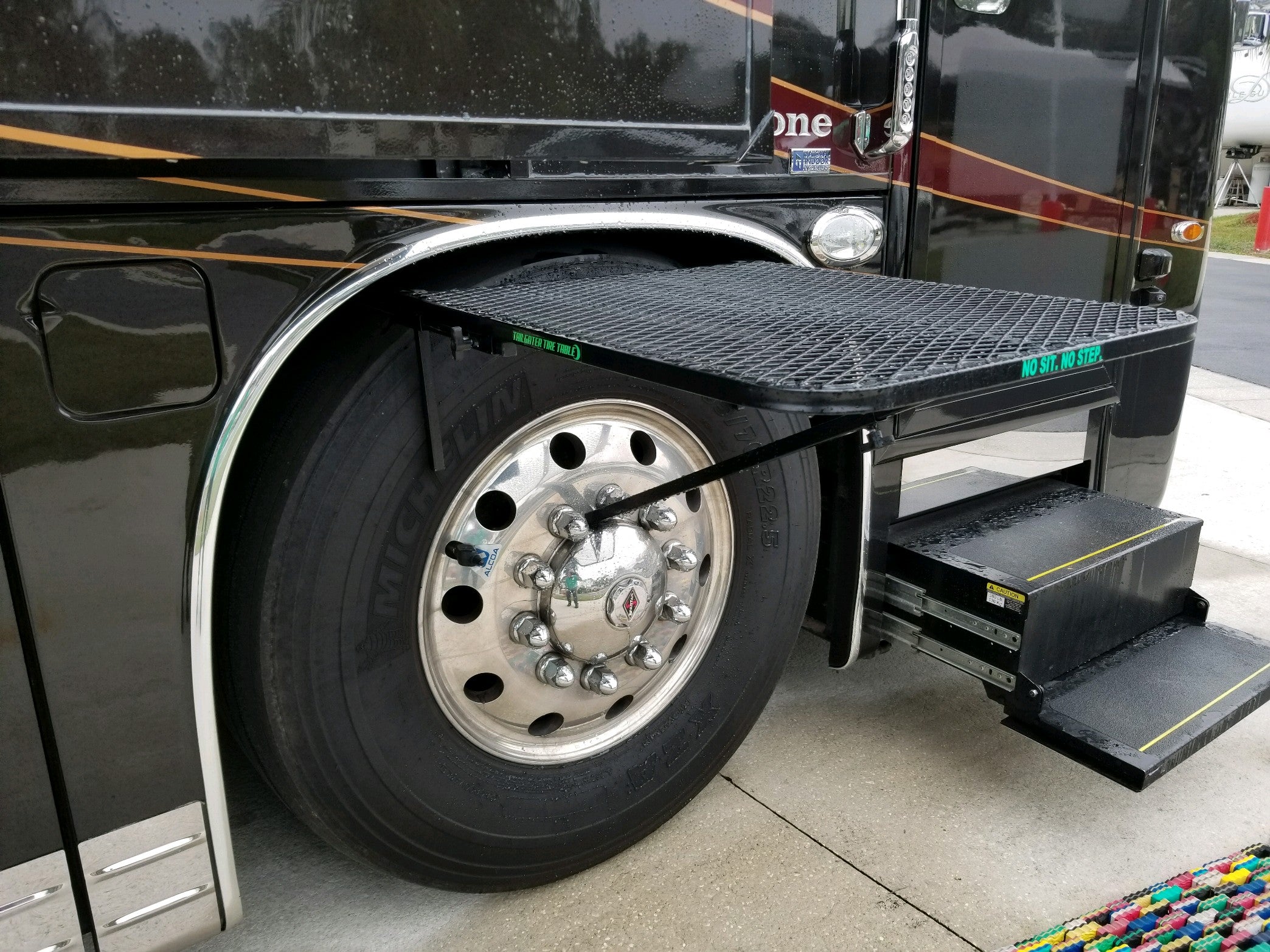 Large Aluminum Camping Table – Tail Gater Tire Table